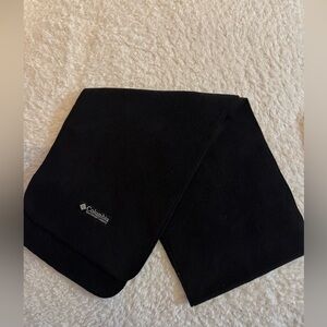Columbia Classic Black Fleece Scarf